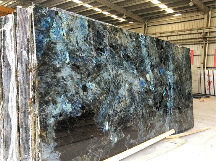 Labradorite Madagaskar Granite